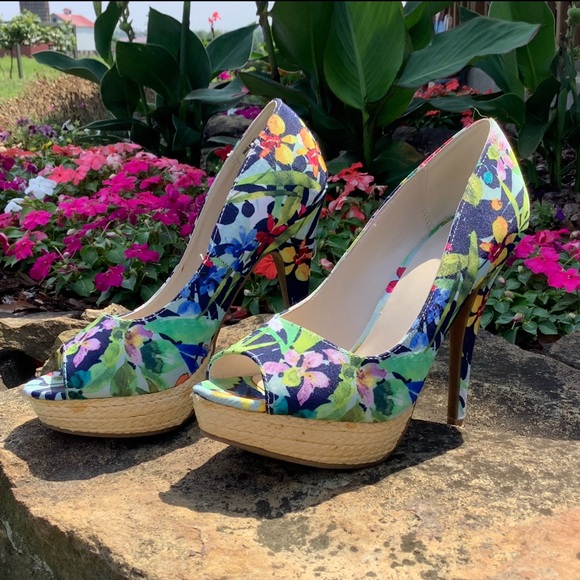 Apt 9 Floral Platform Heels - Size 6 - Picture 2 of 9
